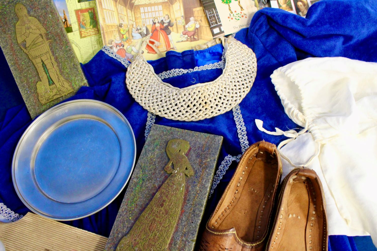Tudors loan box contents